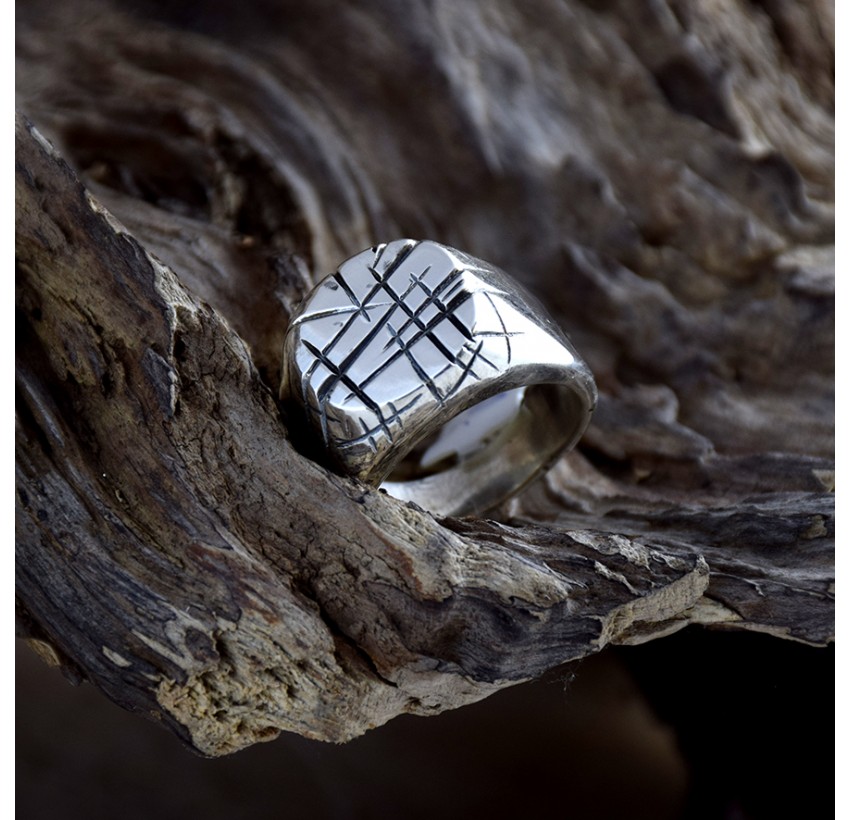 SQUARE CHEVALIER TOP SCRATCHED STERLING SILVER MAN'S RING