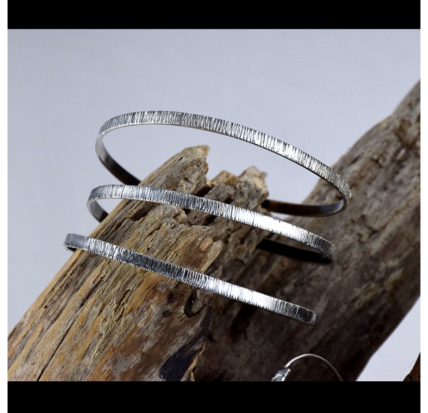 FROSTED SPIRAL "SCHIAVA" STERLING SILVER BANGLE