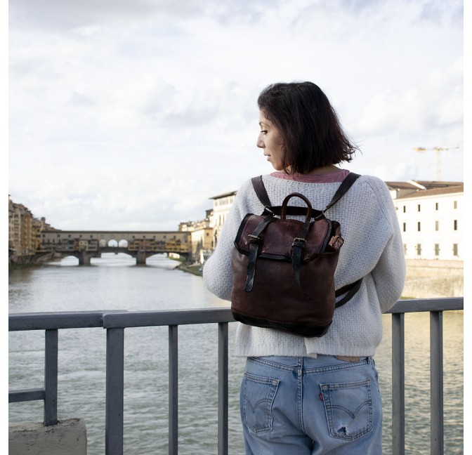 PIECE-DYED-WASHED CALFSKIN LADY'S "BAGPACK"